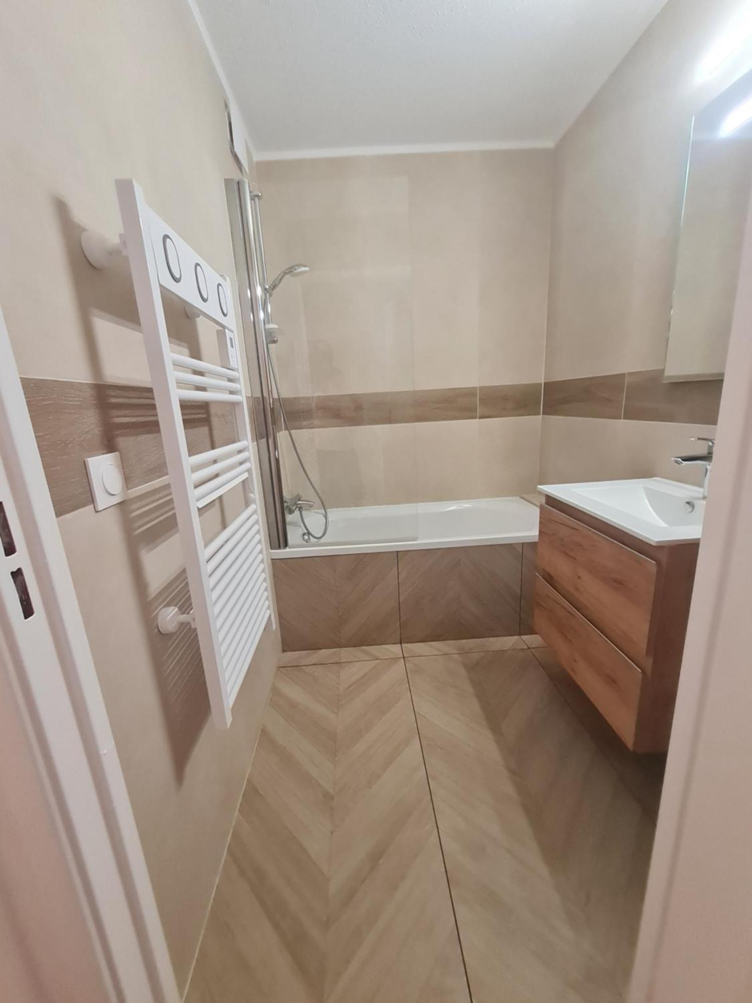 2 Pieces Centre Station Apartment
